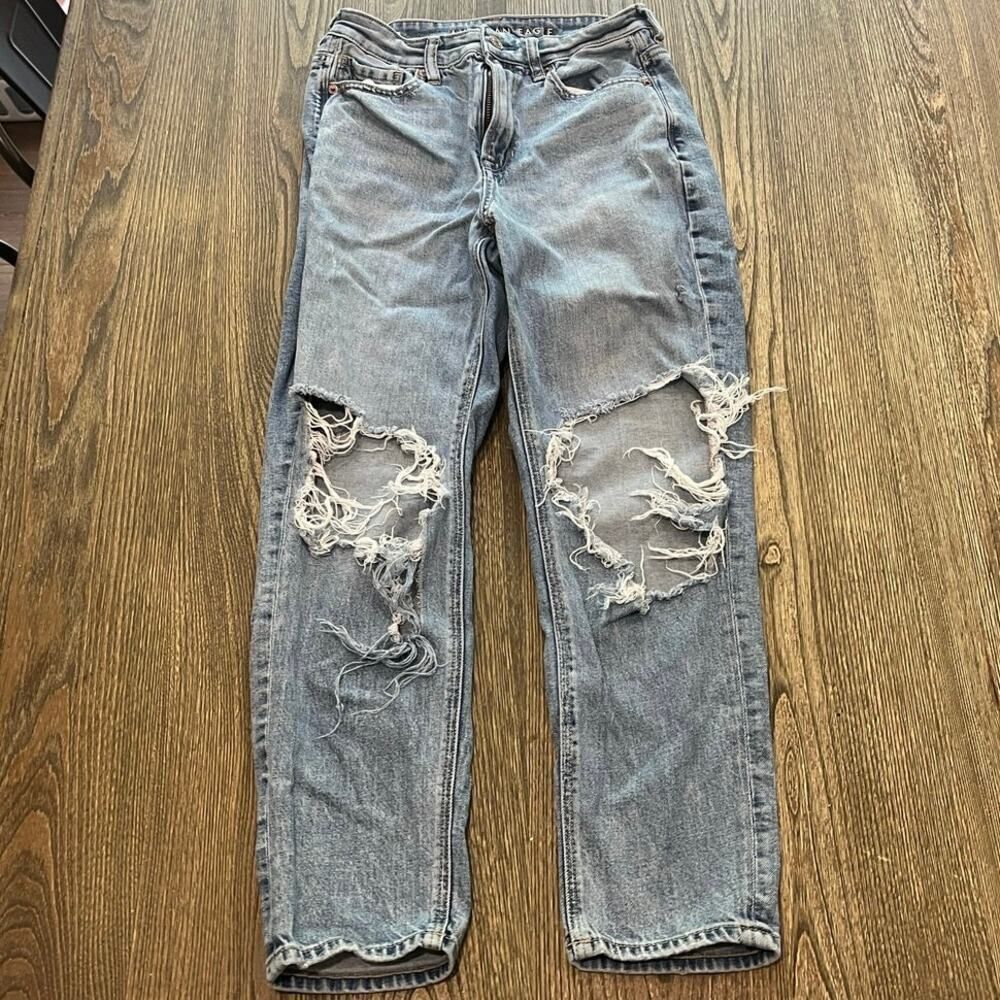 American Eagle Strigid Ripped Mom Jeans High Rise Denim Light Wash Blue Size 4